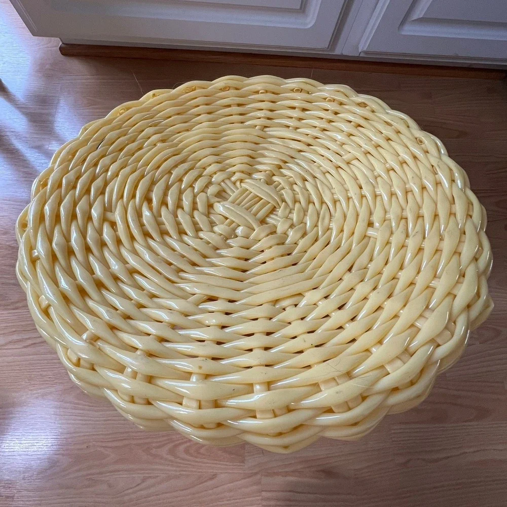 Woven Plastic Laundry Basket Unisex Medium Yellow NWOT Retro Wicker Look